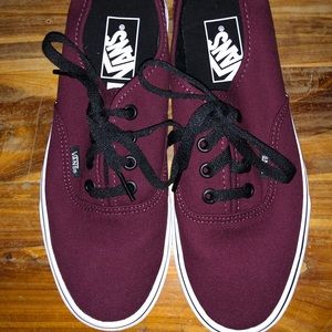 NWT Low Top Vans. Woman’s 7.5, Mens 6.